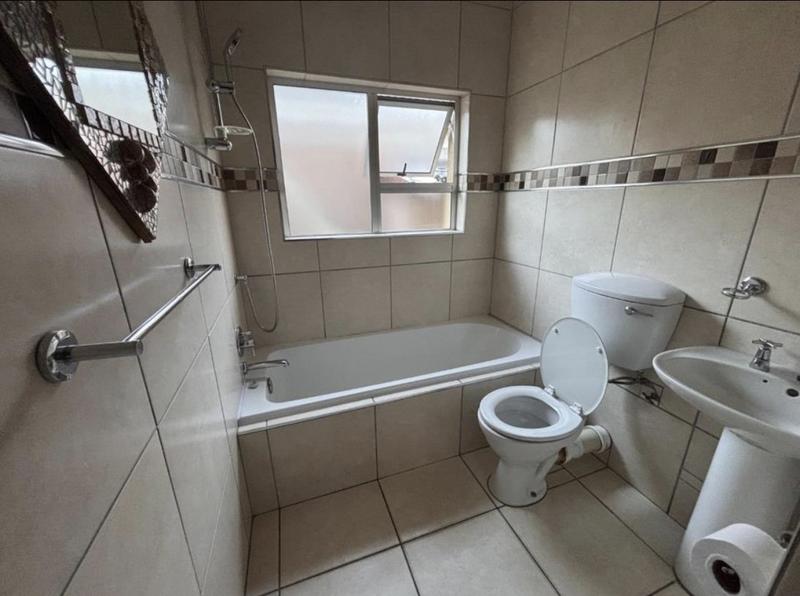 To Let 5 Bedroom Property for Rent in Claremont Western Cape